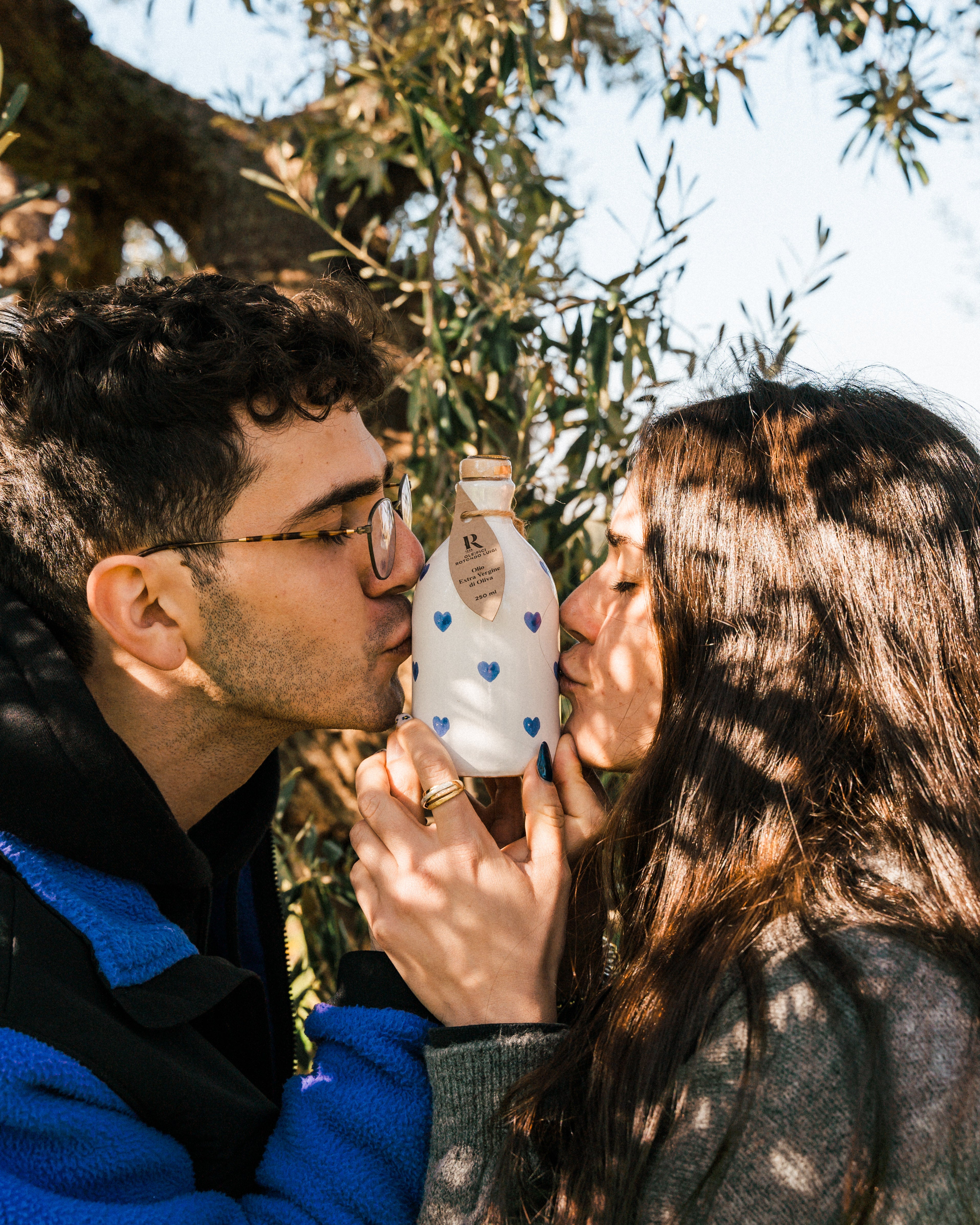 Orcio con cuoricini blu per celebrare San Valentino