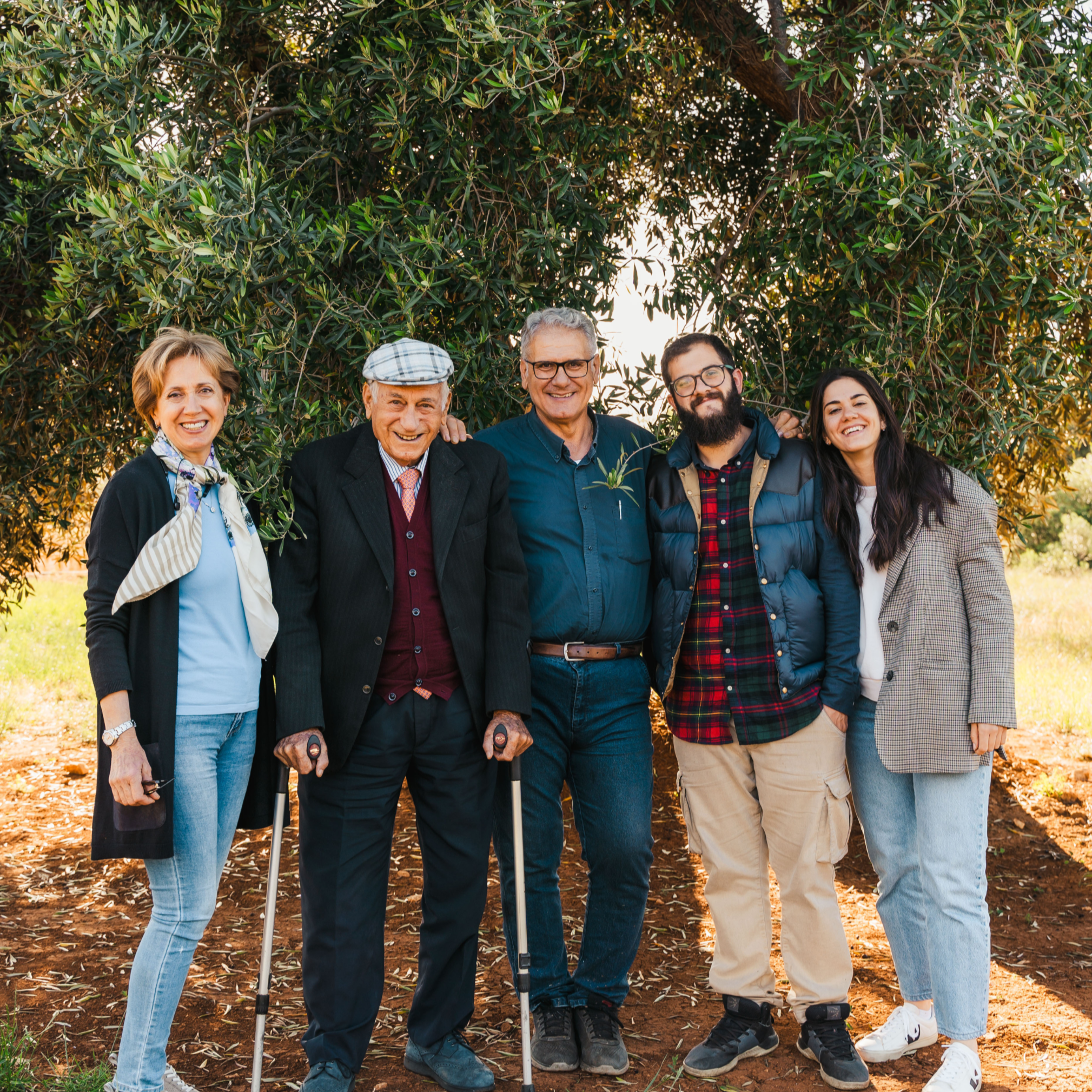 Foto di Famiglia Rotondo sotto l'ulivo